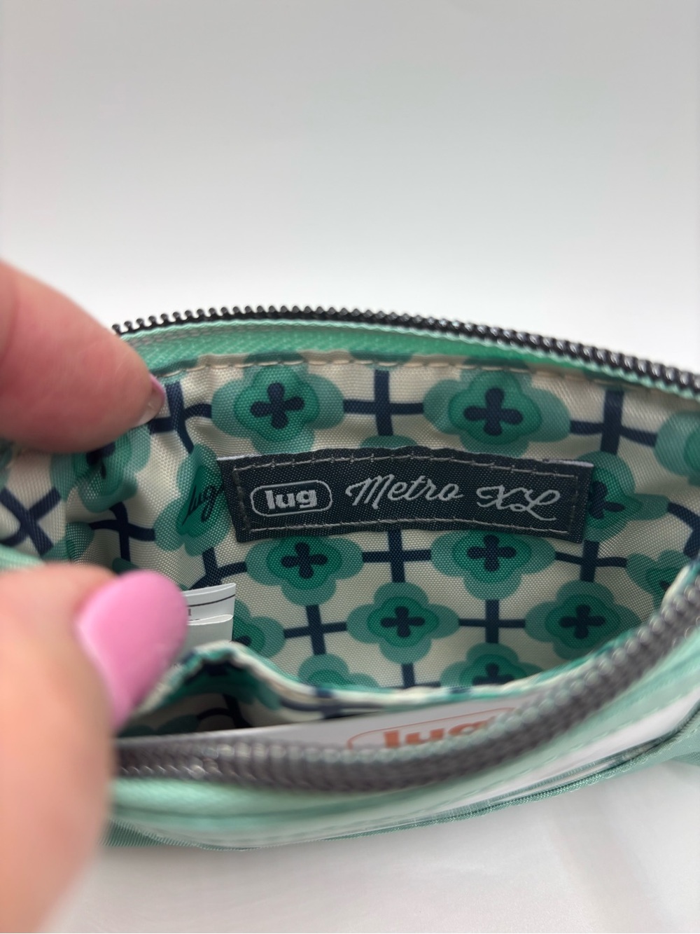 NWT Lug BUBBLE MINT METRO XL Quilted Zip Pouch - Picture 3 of 5